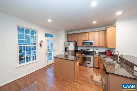 160 Pioneer Ln, Charlottesville, VA 22903