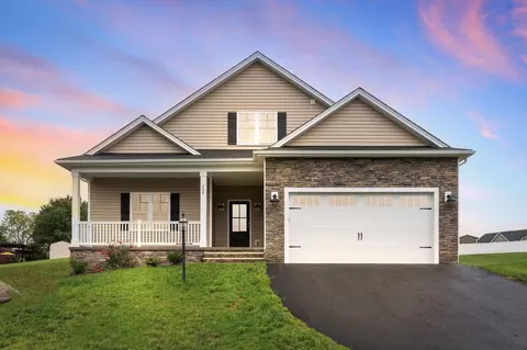 208 Tomasville Dr, Waynesboro, VA 22980