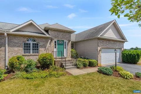 25 Enchanted View Cir, Fishersville, VA 22939