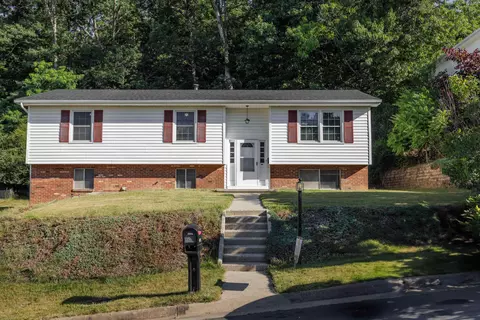 825 Paul St, Staunton, VA 24401