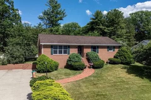 405 Sugar Maple Ln, Harrisonburg, VA 22801