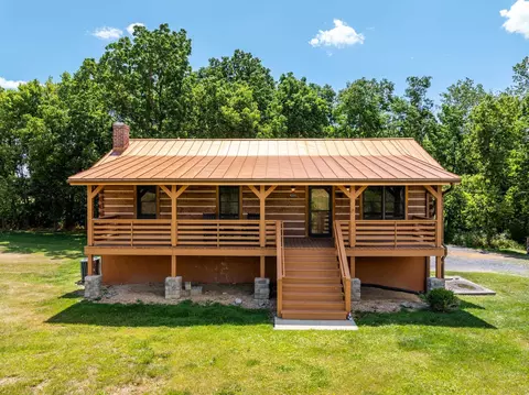 4220 S Middle Rd S, Quicksburg, VA 22847