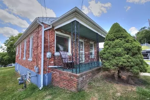 541 Hull St, Staunton, VA 24401