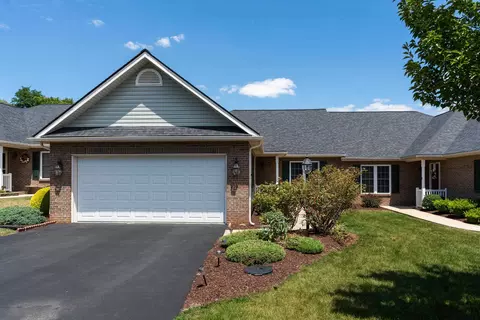 81 Roxbury Dr, Fishersville, VA 22939
