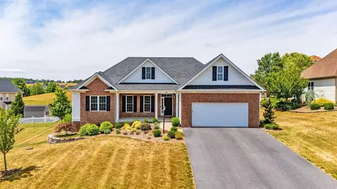 51 Stoney Creek Cir, Waynesboro, VA 22980