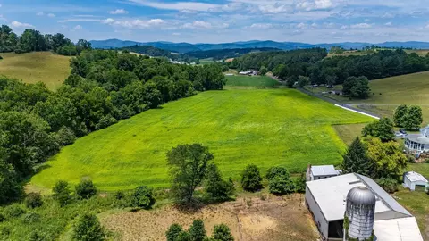 1748 Moffett Branch Rd, Churchville, VA 24421