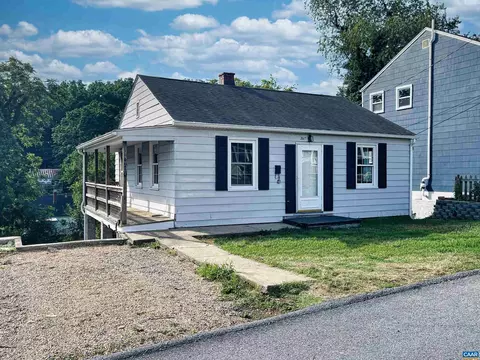 421 Guilford Ave, Staunton, VA 24401