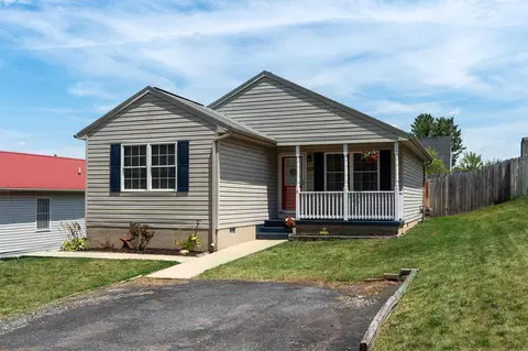 1029 D St, Waynesboro, VA 22980 photo 4