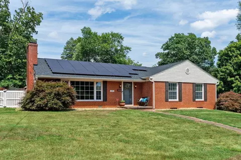 1901 Cherokee Rd, Waynesboro, VA 22980