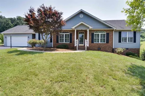 81 Fairfield Dr, Staunton, VA 24401