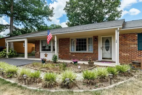 25 Flint Mountain Dr, Stuarts Draft, VA 24477