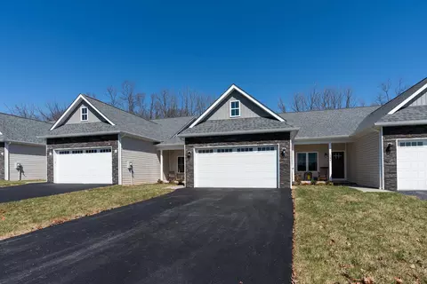 1229 Stocker St, Staunton, VA 24401