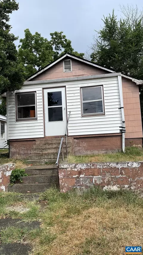 762 N Bayard Ave N, Waynesboro, VA 22980