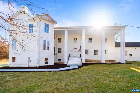 128 S Oak Ln S, Waynesboro, VA 22980