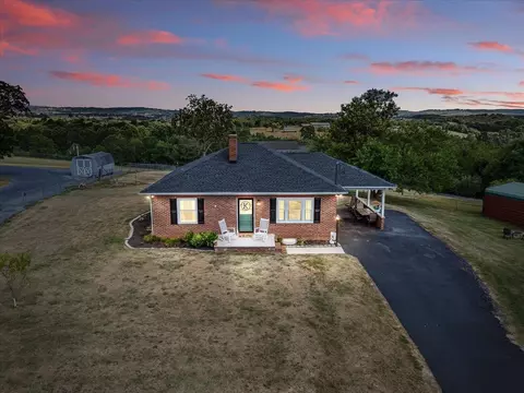 546 Pleasant Grove Rd, Staunton, VA 24401