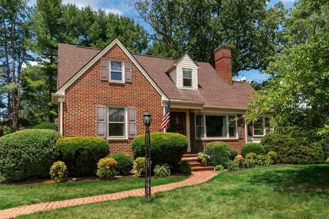 1016 Westmoreland Dr, Staunton, VA 24401