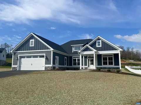 193 Rolling Oaks Dr, Fishersville, VA 22939
