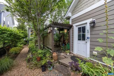 1305 Dabney Grv, Charlottesville, VA 22901 photo 8