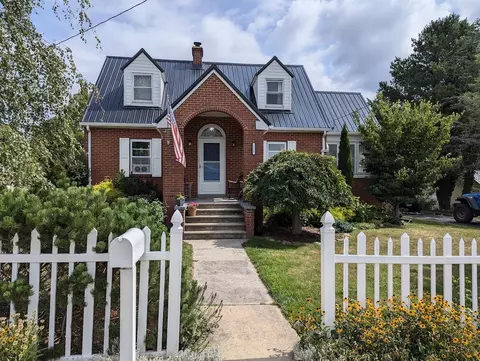 125 E Main St E, Monterey, VA 24465