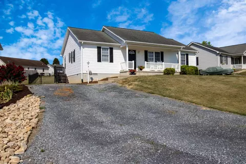 37 Danforth Dr, Weyers Cave, VA 24486 photo 3