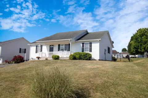 37 Danforth Dr, Weyers Cave, VA 24486 photo 2