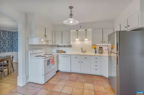 327 Key West Dr, Charlottesville, VA 22911 photo 8