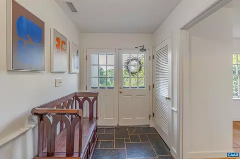 327 Key West Dr, Charlottesville, VA 22911 photo 4