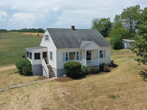 2131 Hermitage Rd, Waynesboro, VA 22980