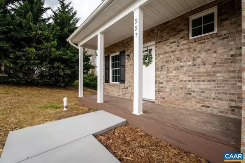 227 Harding Dr, Broadway, VA 22815 photo 4