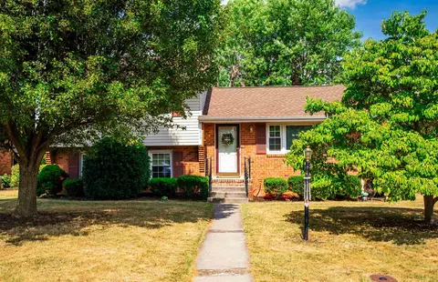 913 Dogwood Cir, Waynesboro, VA 22980