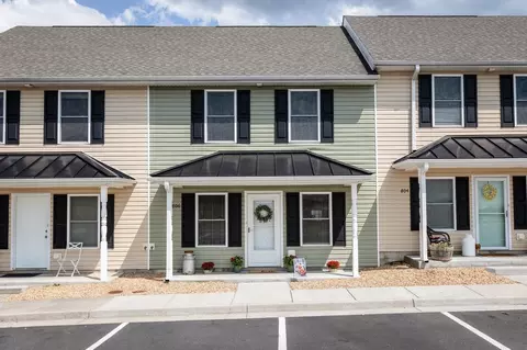 806 Carson Cir, Grottoes, VA 24441