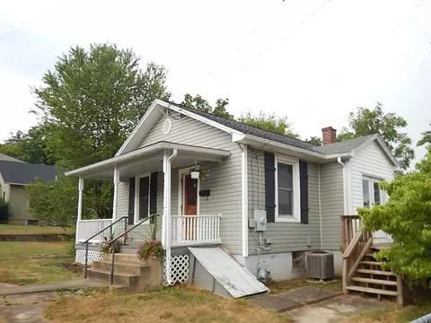 802 Robertson St, Staunton, VA 24401
