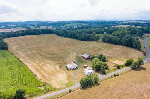 674 Burketown Rd, Weyers Cave, VA 24486