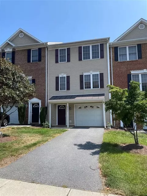 2971 Crystal Spring Ln, Harrisonburg, VA 22801