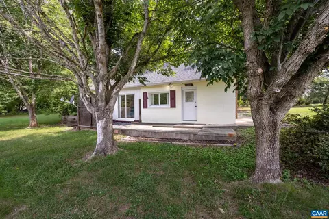 1933 W River Rd W, Scottsville, VA 24590