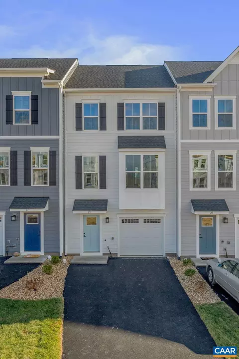25 Iron Horse Ln, Fishersville, VA 22939