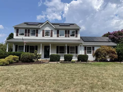 18 Pleasant View Dr, Waynesboro, VA 22980