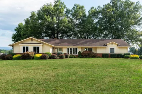 187 Windermere Dr, Waynesboro, VA 22980
