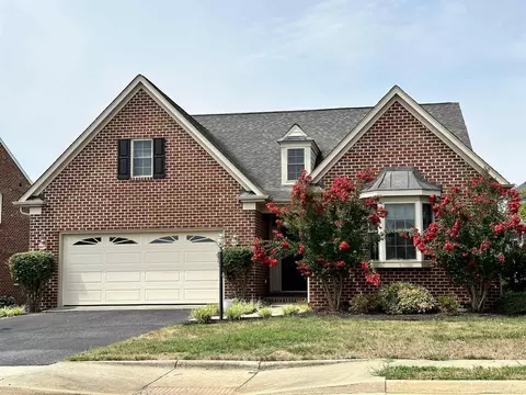 300 Stonewall Jackson Blvd, Staunton, VA 24401