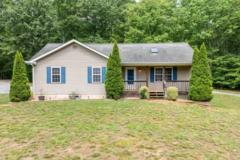 274 Kaolin Spring Ln, Greenville, VA 24440