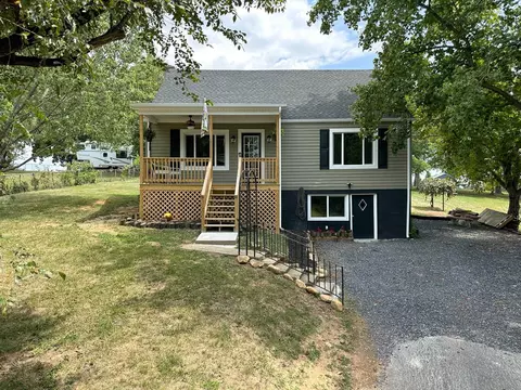 523 A St, Staunton, VA 24401