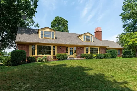 808 Warwick Cir, Waynesboro, VA 22980