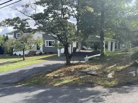 406 Fraser Ln, Staunton, VA 24401