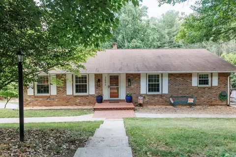 2656 Edgewood Dr, Buena Vista, VA 24416