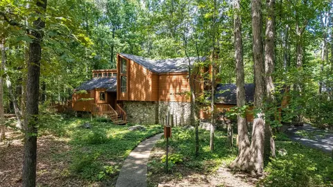 115 Woodland Pl, Lyndhurst, VA 22952