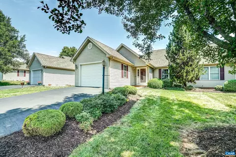 65 Ashleigh Dr, Waynesboro, VA 22980