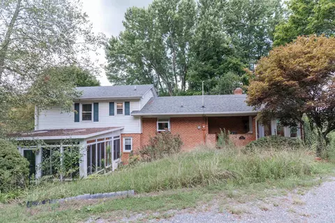 5922 Borden Grant Trl, Raphine, VA 24472