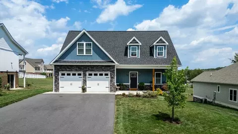 44 Whispering Oaks Dr, Staunton, VA 24402