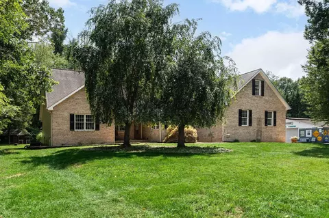 2200 Lyndhurst Rd, Waynesboro, VA 22980