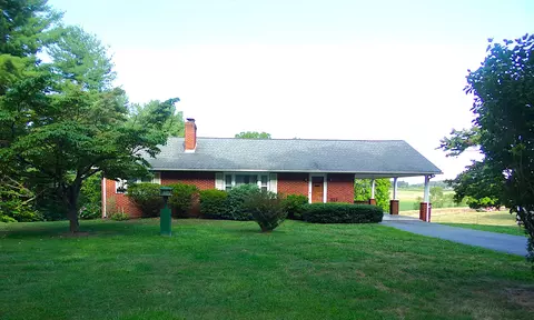 1728 Rockfish Rd, Waynesboro, VA 22980